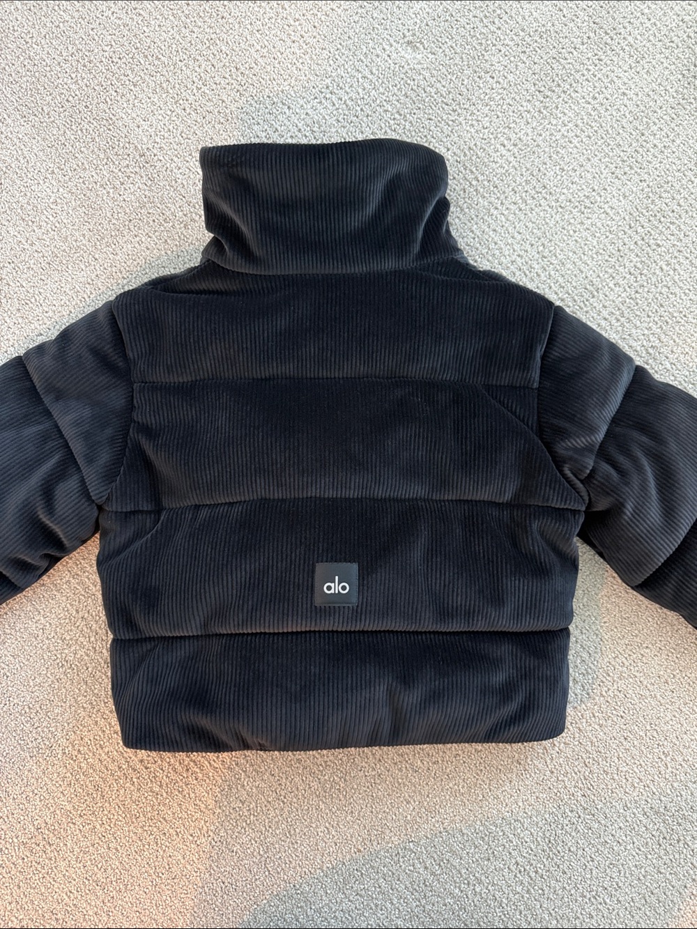 Alo Yoga Ribbed Velour Gold Rush Puffer - Picture 4 of 8